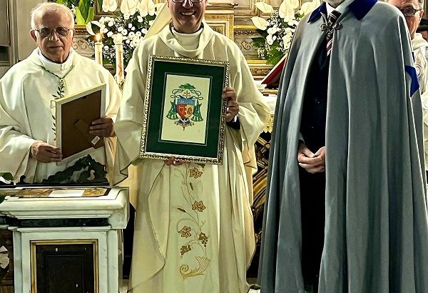 L’Arcivescovo Davide Carbonaro riceve l’onorificenza di  Cavaliere di Gran Croce dell’Ordine di Santa Brigida